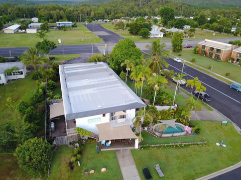Cardwell Beachfront Motel - Foster Accommodation 1