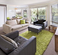 Caribou 3 - Modern  spacious with views over Lake Jindabyne - Foster Accommodation