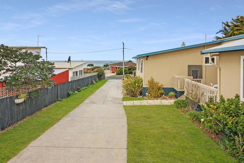 Carmens Inn - Foster Accommodation 3