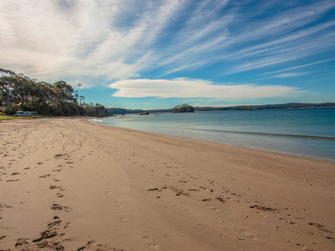 Caseys Beach Holiday Park - Foster Accommodation 1