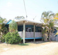 CASTAWAY BEACH HOUSE - Foster Accommodation