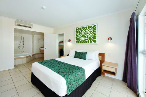 Castaways Resort & Spa On Mission Beach - Foster Accommodation 2