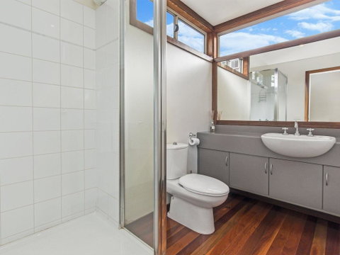 CASTWOOD VILLA No. 1 - Foster Accommodation 1