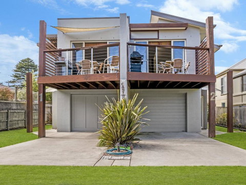 CASTWOOD VILLA No. 1 - Foster Accommodation 2