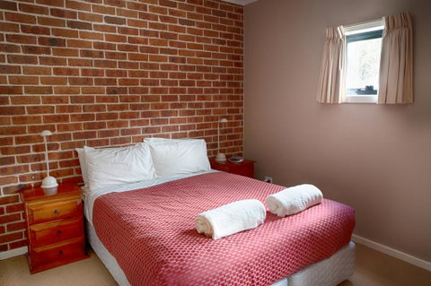Cedar Creek 2 - Foster Accommodation 3