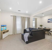 Central and Charming on Wallace - Foster Accommodation