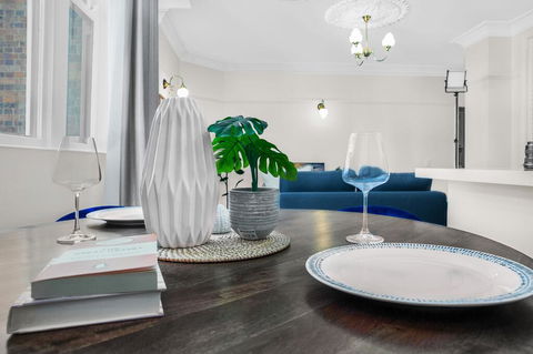 Central Apartment With Spacious Living And Dining - Foster Accommodation 1