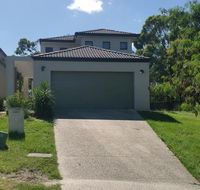 Central Gold Coast Large Modern Elevated House - Foster Accommodation