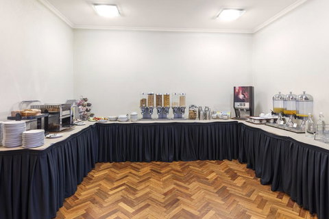 Central Motel & Apartments, Best Western Signature Collection - Foster Accommodation 3