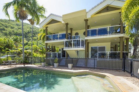 Champagne Apartment 1 - Foster Accommodation 1