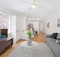Charming parkside apartment in quiet area - Foster Accommodation