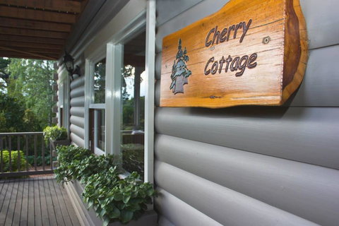 Cherry Cottage - Leura - Foster Accommodation 2