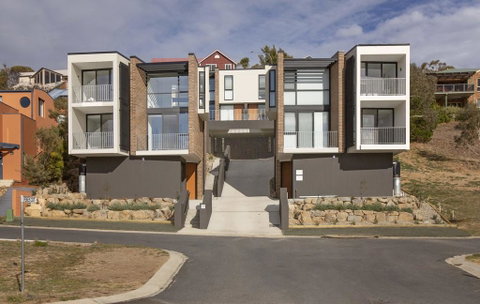 Chilam 'D' - Architecturally Designed - Foster Accommodation 0