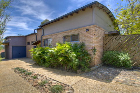 Chriscross Retreat 9 Cross Street - Foster Accommodation 1