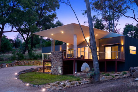 Cinque - Foster Accommodation 0