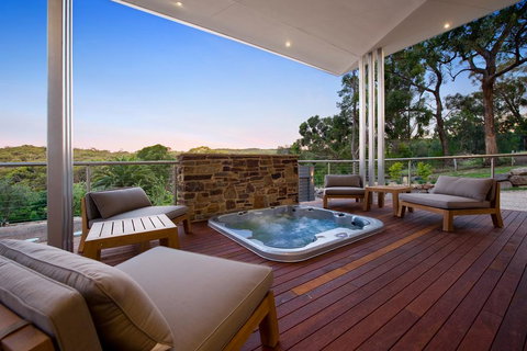 Cinque - Foster Accommodation 1