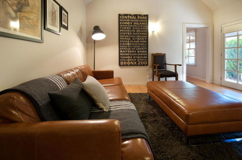 Circa Red London Daylesford - Foster Accommodation 1
