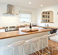 Cirillo Guest House - Foster Accommodation