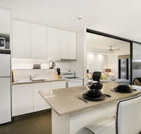 City Getaway Modern Bowen Hills 1 Bedroom with Free WIFI and Parking - Foster Accommodation