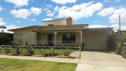 City Holiday Home Mildura - Foster Accommodation 0