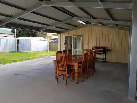 City Holiday Home Mildura - Foster Accommodation 1