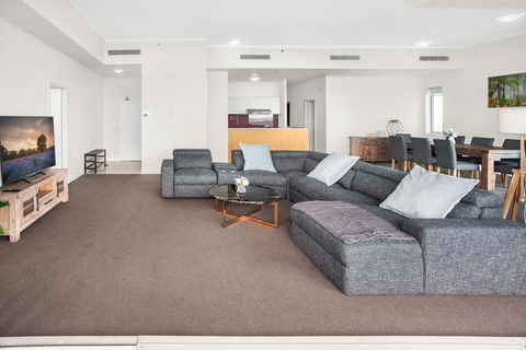 City-Centre Apartment With River Views And Balcony - Foster Accommodation 0