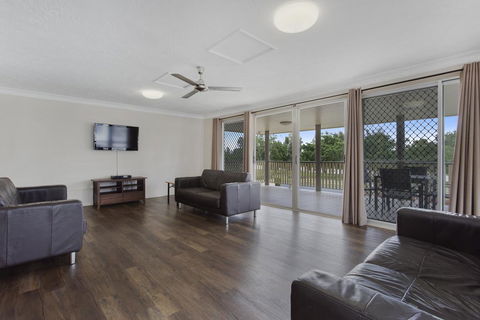 Cityville Luxury Apartments And Motel - Foster Accommodation 3