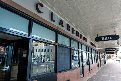Clarendon Hotel - Foster Accommodation 1