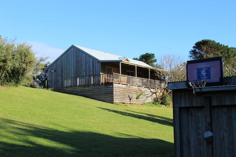 Clifton Beach Lodge - Foster Accommodation 0