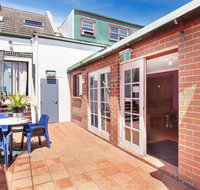Clover Free Car Parking Hostel - Foster Accommodation