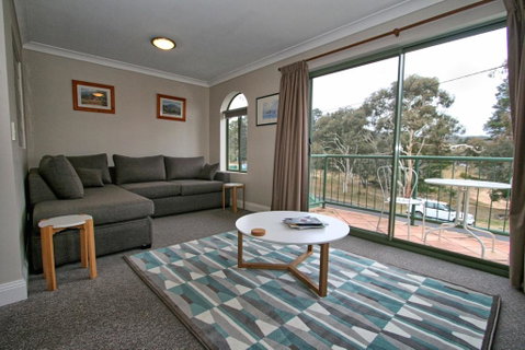 Cobb & Co 3/39 Cobbon Crescent - Foster Accommodation 0