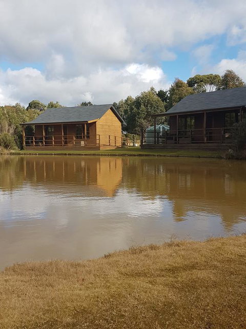 Cocoa & Briar Cottages - Foster Accommodation 3