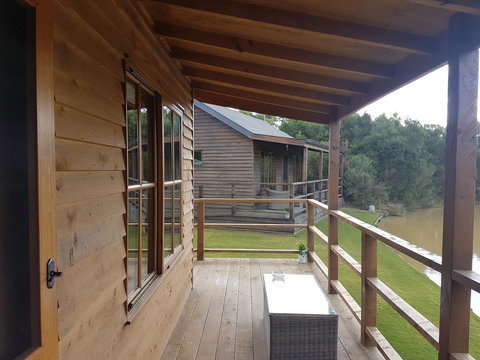 Cocoa & Briar Cottages - Foster Accommodation 2