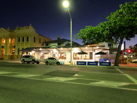 Coffee House Apartment Motel - Foster Accommodation 1
