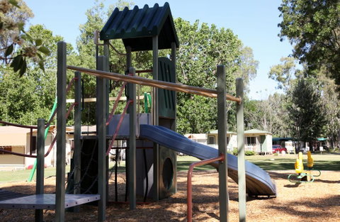 Cohuna Waterfront Holiday Park - Foster Accommodation 1