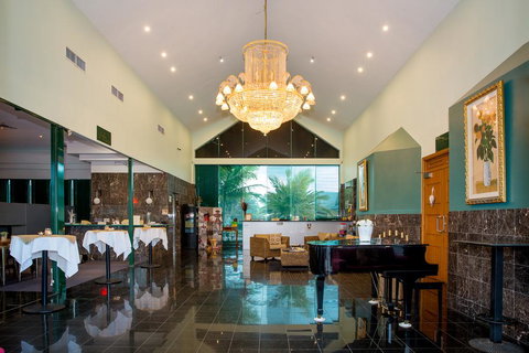 Comfort Hotel Pacific Cleveland - Foster Accommodation 0