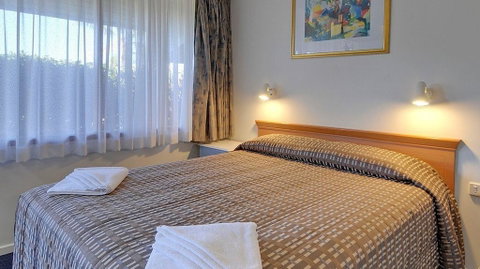 Comfort Inn Cedar Lodge - Foster Accommodation 0