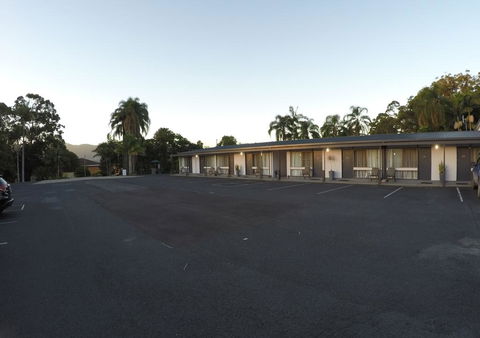 Comfort Inn Premier - Foster Accommodation 3