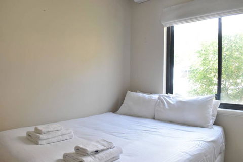 Comfortable 2 Bedroom Unit With Garden - Foster Accommodation 3