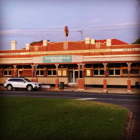 Commercial Hotel - Foster Accommodation 3