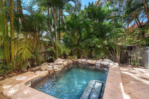 Contemporary & Luxurious, Little Cove - Foster Accommodation 3