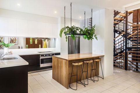 Contemporary & Luxurious, Little Cove - Foster Accommodation 1