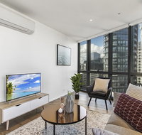 Contemporary Luxury With Views At Maya Waterfront - Foster Accommodation