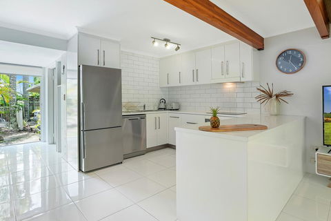 Cool Coastal Chic, Noosaville - Foster Accommodation 1