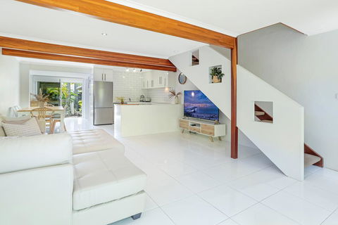 Cool Coastal Chic, Noosaville - Foster Accommodation 3