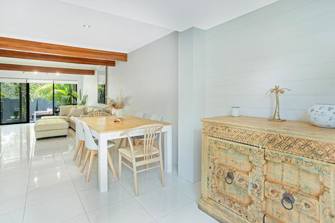 Cool Coastal Chic, Noosaville - Foster Accommodation 2