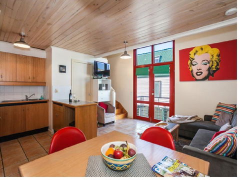 Cora Lynn - Apartment 18 - Foster Accommodation 1