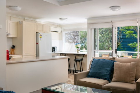 Cosy Family Apartment With Parking And Balconies - Foster Accommodation 1