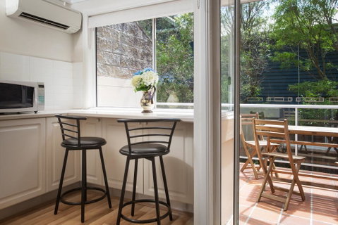 Cosy Family Apartment With Parking And Balconies - Foster Accommodation 2
