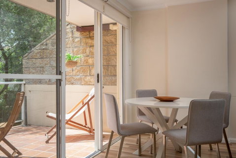 Cosy Family Apartment With Parking And Balconies - Foster Accommodation 3